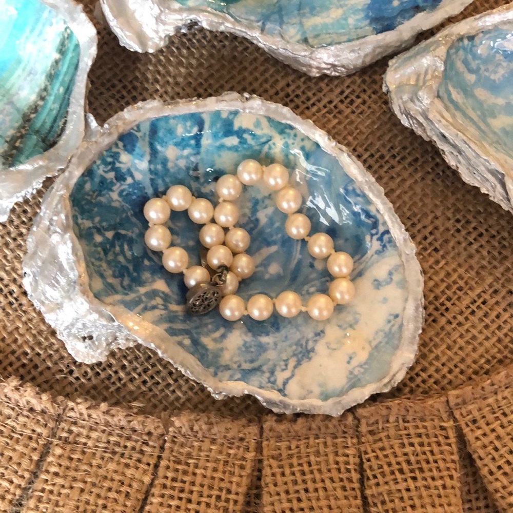 Oyster Shell Ring & Trinket Dish - Picture 1 of 9